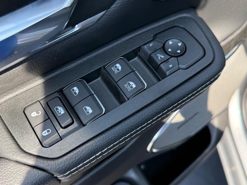 Ram 1500 Vehicle Full-screen Gallery Image 9