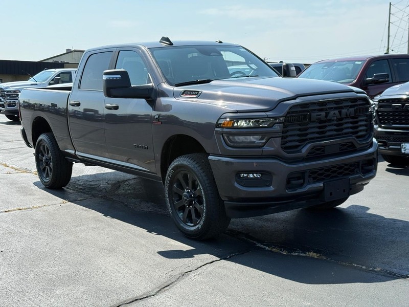 Ram 2500 Vehicle Full-screen Gallery Image 2