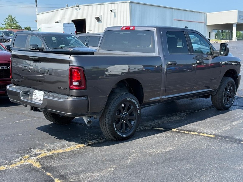 Ram 2500 Vehicle Full-screen Gallery Image 3
