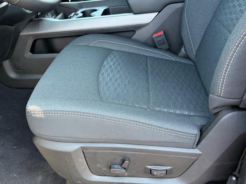 Ram 2500 Vehicle Full-screen Gallery Image 11