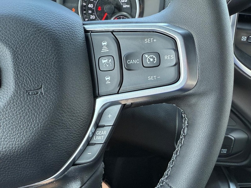 Ram 2500 Vehicle Full-screen Gallery Image 14