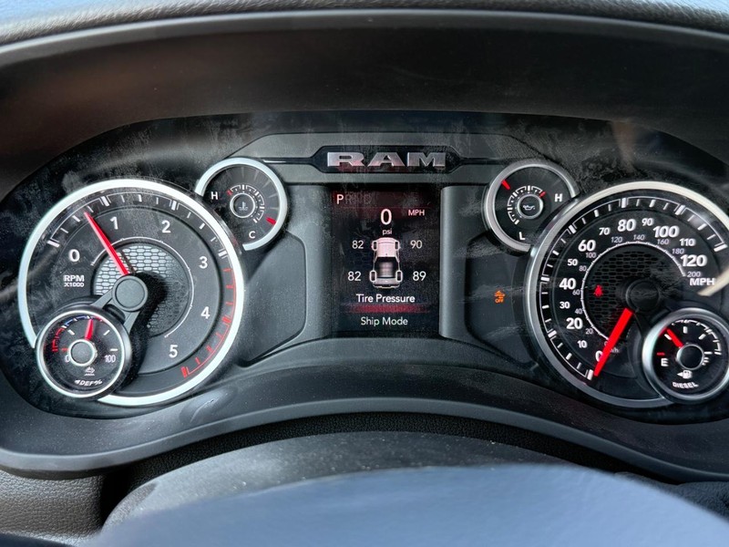 Ram 2500 Vehicle Full-screen Gallery Image 15