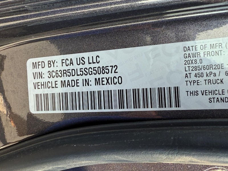 Ram 2500 Vehicle Full-screen Gallery Image 16