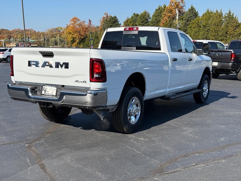 Ram 2500 Vehicle Full-screen Gallery Image 3