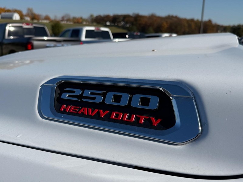 Ram 2500 Vehicle Full-screen Gallery Image 4