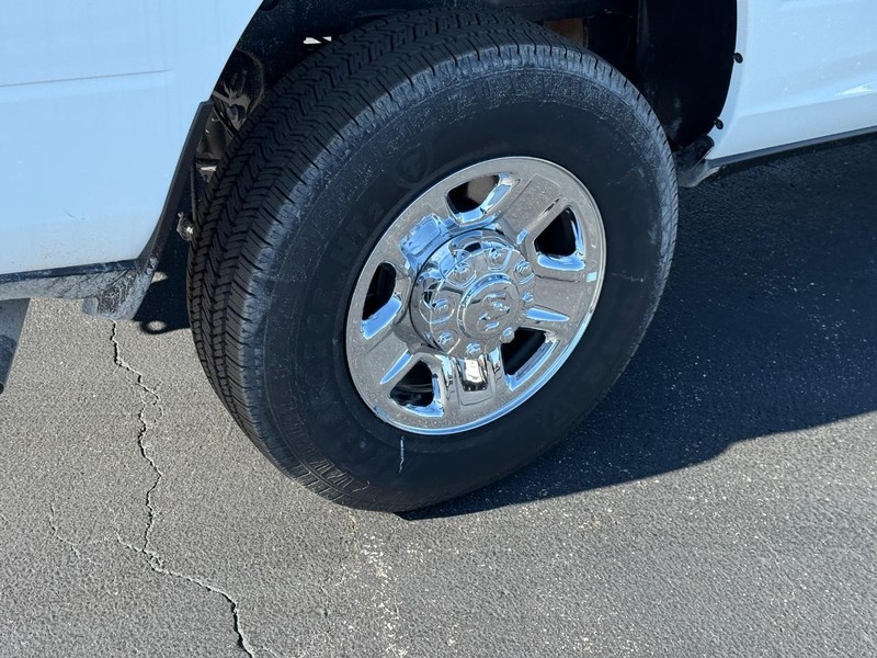 Ram 2500 Vehicle Full-screen Gallery Image 5