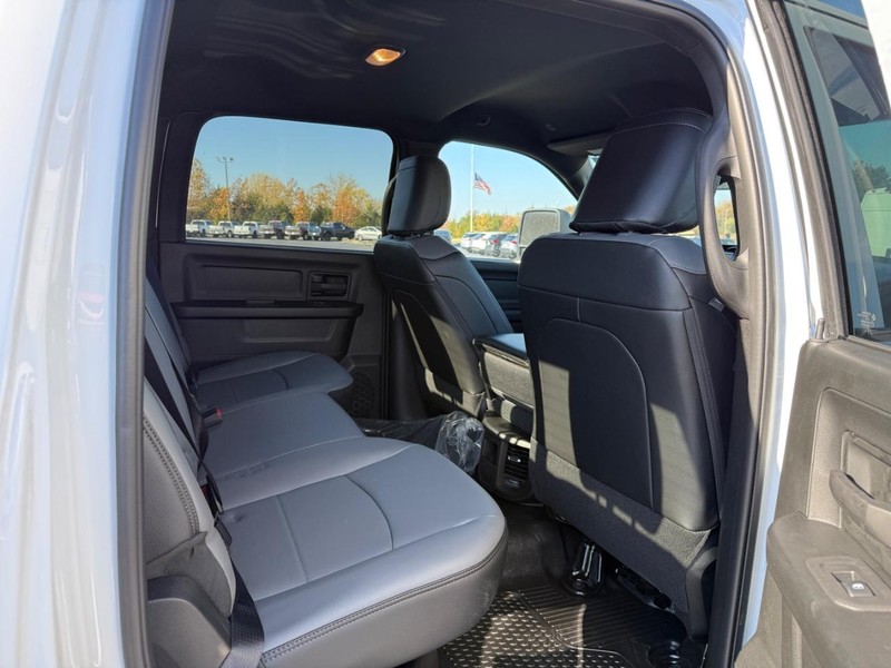 Ram 2500 Vehicle Full-screen Gallery Image 6