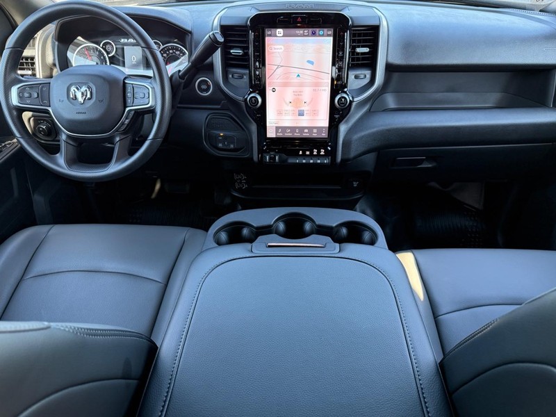 Ram 2500 Vehicle Full-screen Gallery Image 7