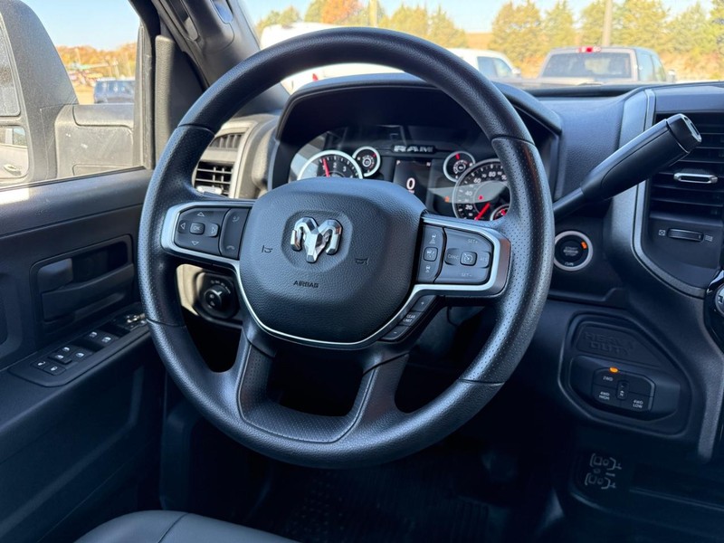 Ram 2500 Vehicle Full-screen Gallery Image 8