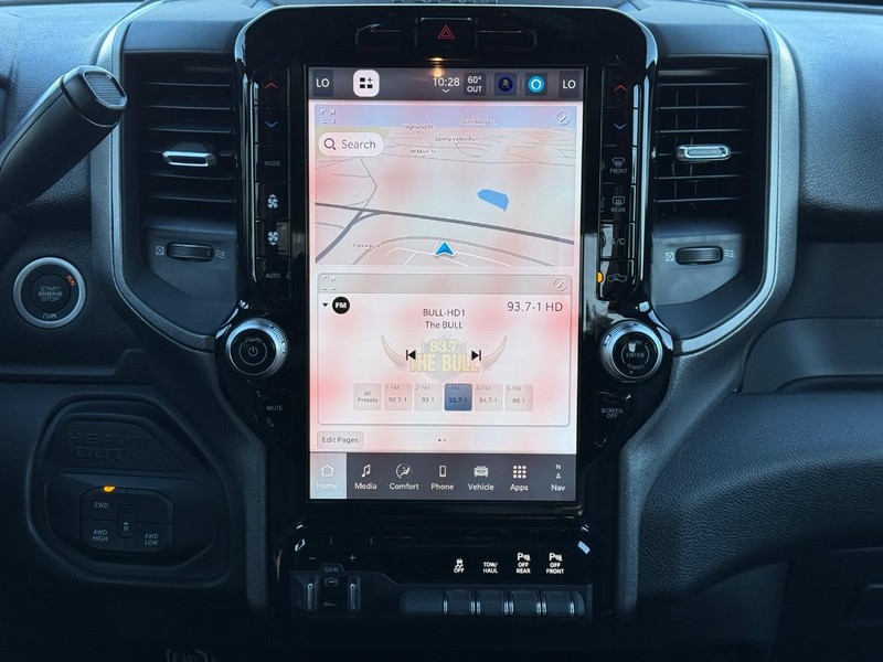 Ram 2500 Vehicle Full-screen Gallery Image 9