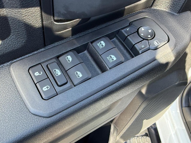 Ram 2500 Vehicle Full-screen Gallery Image 10