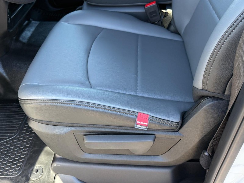 Ram 2500 Vehicle Full-screen Gallery Image 11