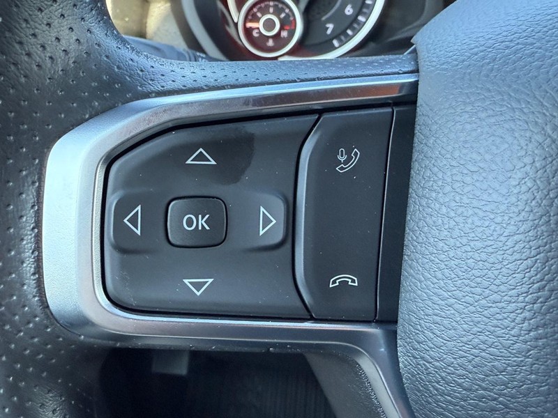 Ram 2500 Vehicle Full-screen Gallery Image 12