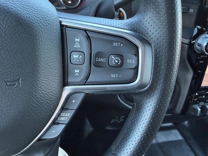 Ram 2500 Vehicle Full-screen Gallery Image 13