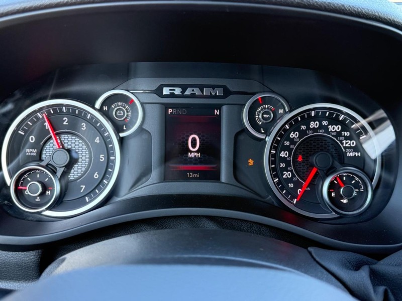 Ram 2500 Vehicle Full-screen Gallery Image 14