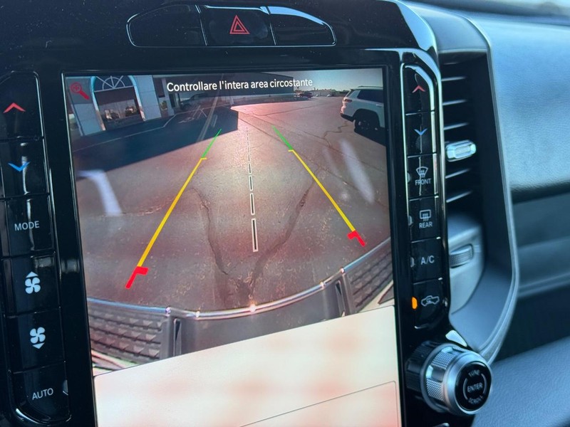 Ram 2500 Vehicle Full-screen Gallery Image 15