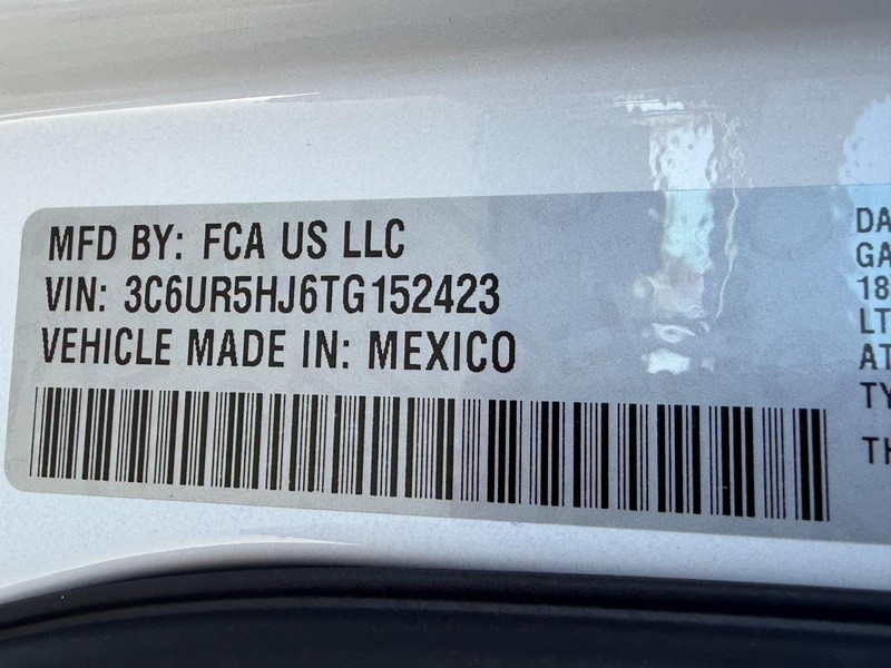 Ram 2500 Vehicle Full-screen Gallery Image 16