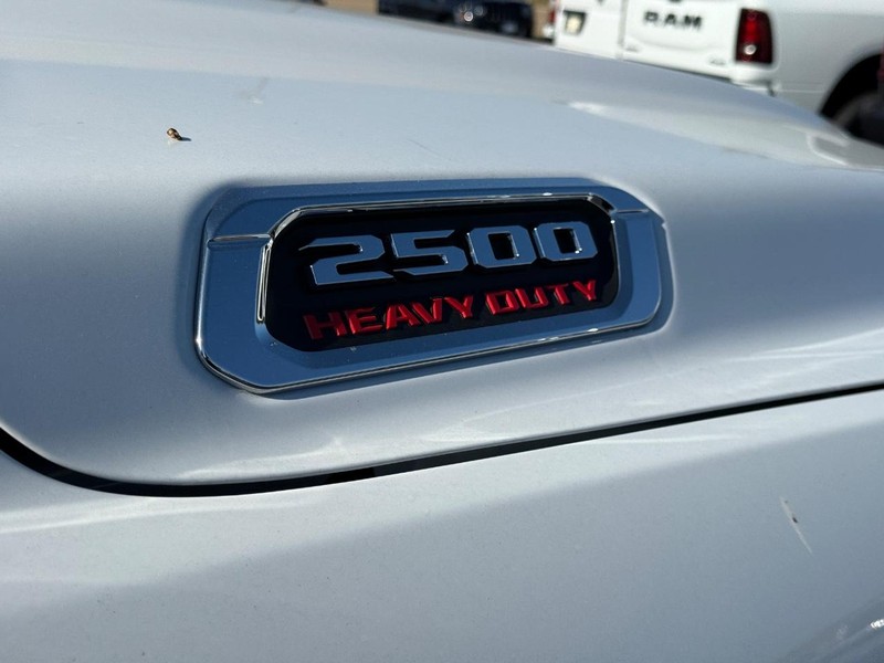 Ram 2500 Vehicle Full-screen Gallery Image 4