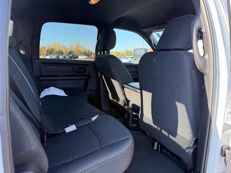 Ram 2500 Vehicle Full-screen Gallery Image 6