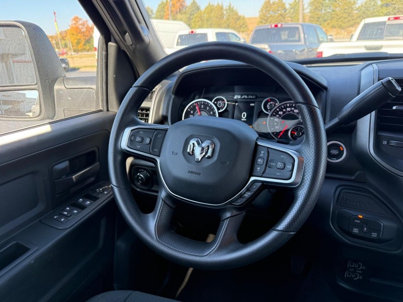 Ram 2500 Vehicle Full-screen Gallery Image 8