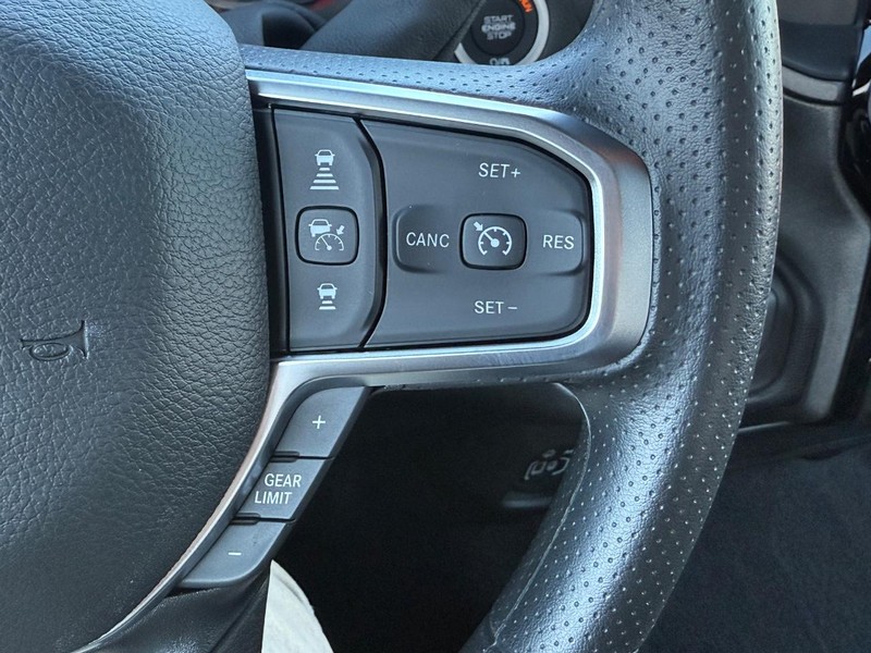 Ram 2500 Vehicle Full-screen Gallery Image 13