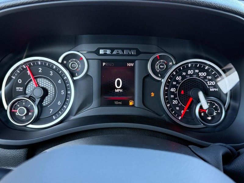 Ram 2500 Vehicle Full-screen Gallery Image 14