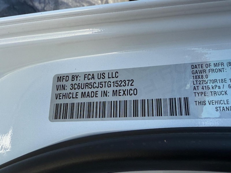 Ram 2500 Vehicle Full-screen Gallery Image 16