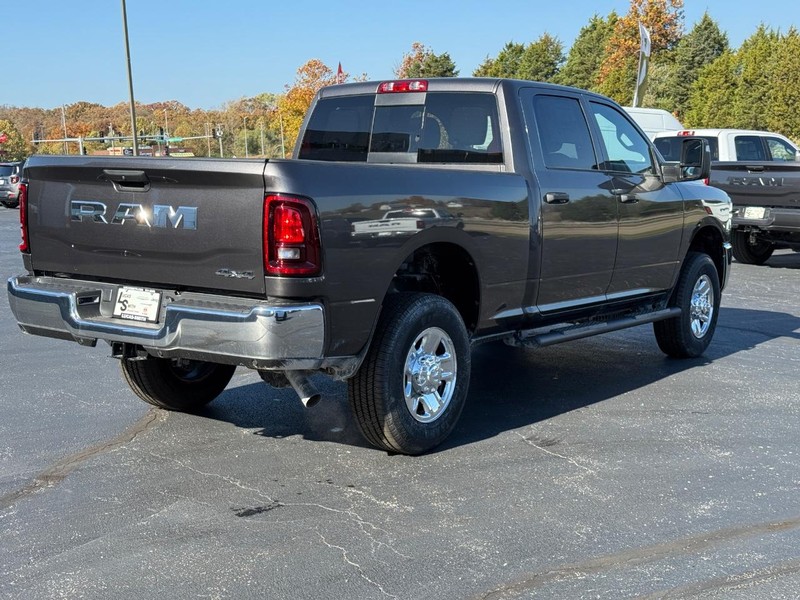 Ram 2500 Vehicle Full-screen Gallery Image 3