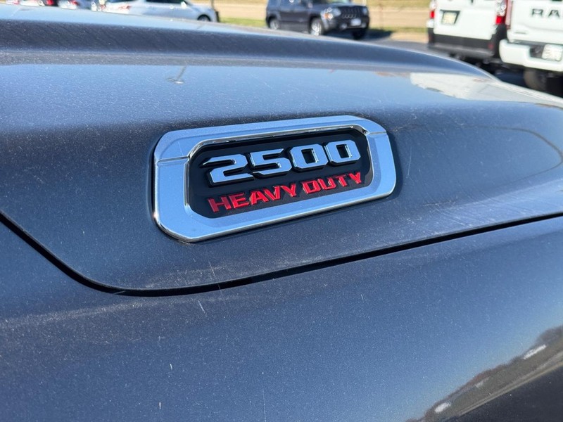 Ram 2500 Vehicle Full-screen Gallery Image 4