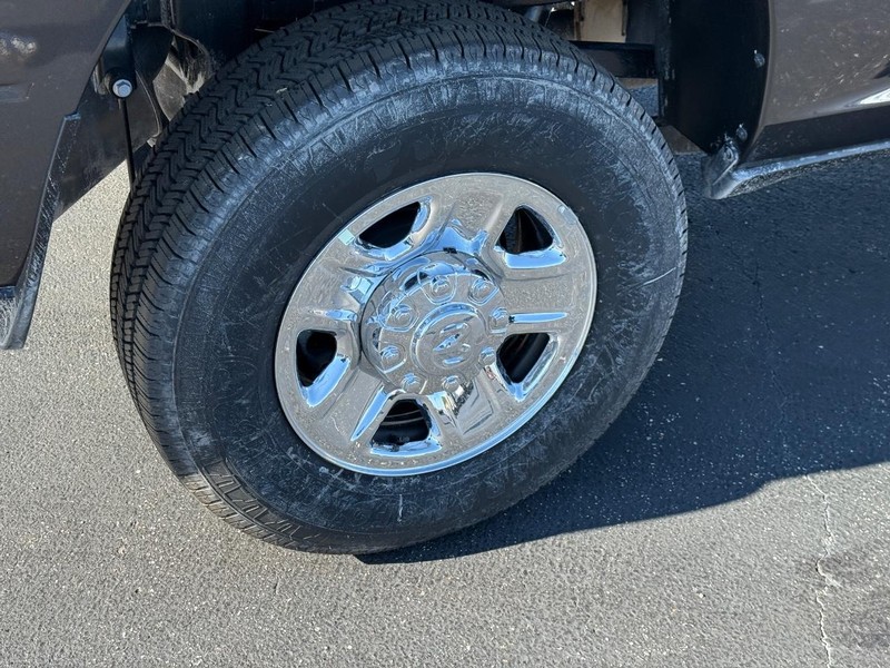 Ram 2500 Vehicle Full-screen Gallery Image 5