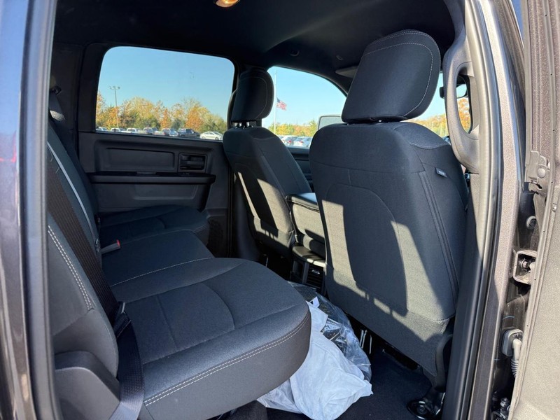 Ram 2500 Vehicle Full-screen Gallery Image 6