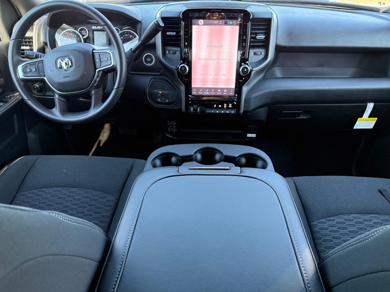 Ram 2500 Vehicle Full-screen Gallery Image 7