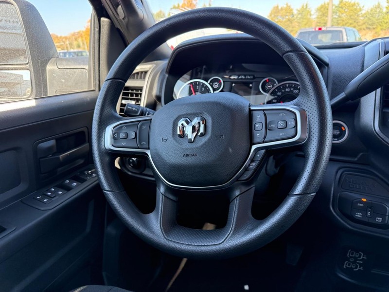 Ram 2500 Vehicle Full-screen Gallery Image 8