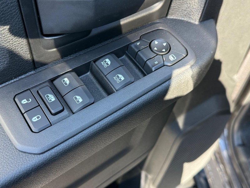 Ram 2500 Vehicle Full-screen Gallery Image 10