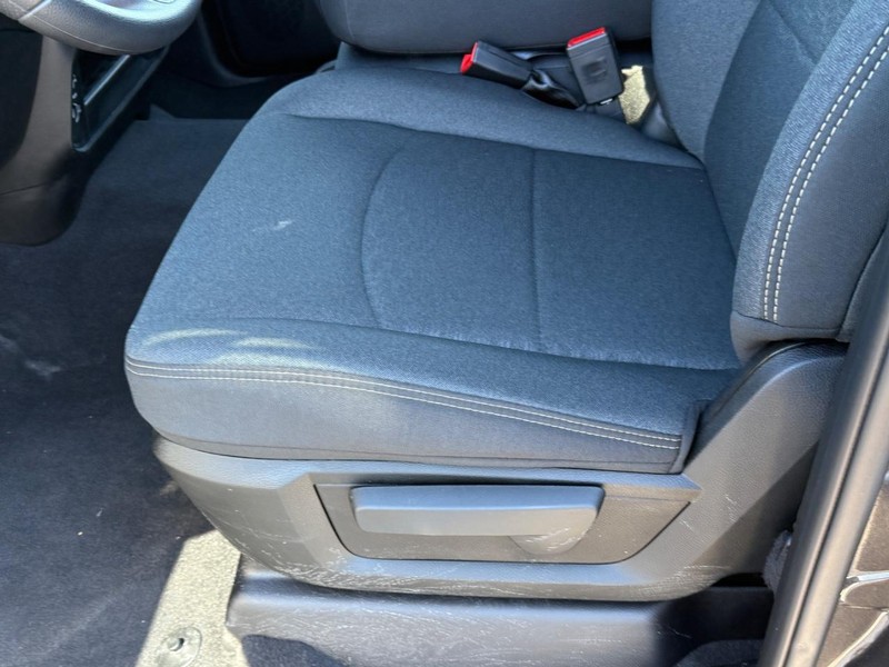 Ram 2500 Vehicle Full-screen Gallery Image 11