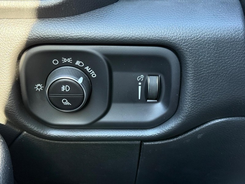 Ram 2500 Vehicle Full-screen Gallery Image 12