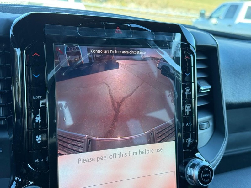 Ram 2500 Vehicle Full-screen Gallery Image 16