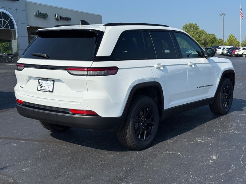 Jeep Grand Cherokee Vehicle Full-screen Gallery Image 3