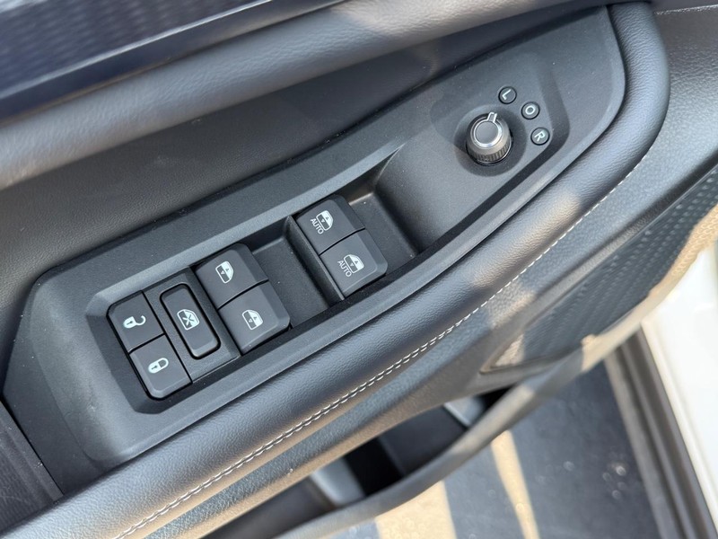 Jeep Grand Cherokee Vehicle Full-screen Gallery Image 9