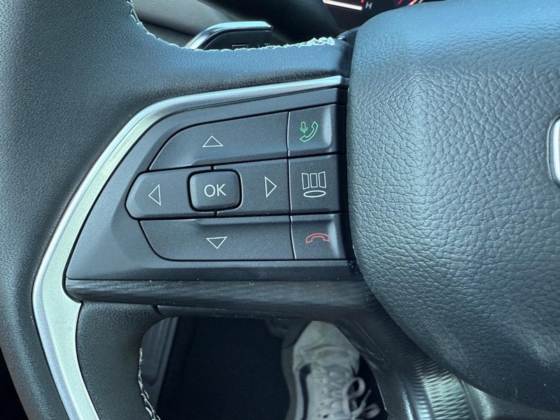 Jeep Grand Cherokee Vehicle Full-screen Gallery Image 11