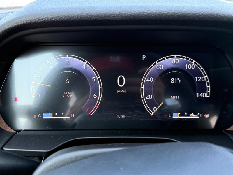 Jeep Grand Cherokee Vehicle Full-screen Gallery Image 13