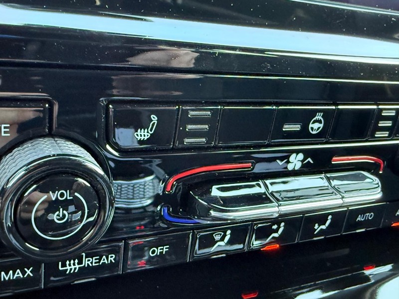 Jeep Grand Cherokee Vehicle Full-screen Gallery Image 15