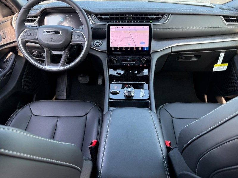 Jeep Grand Cherokee Vehicle Full-screen Gallery Image 7