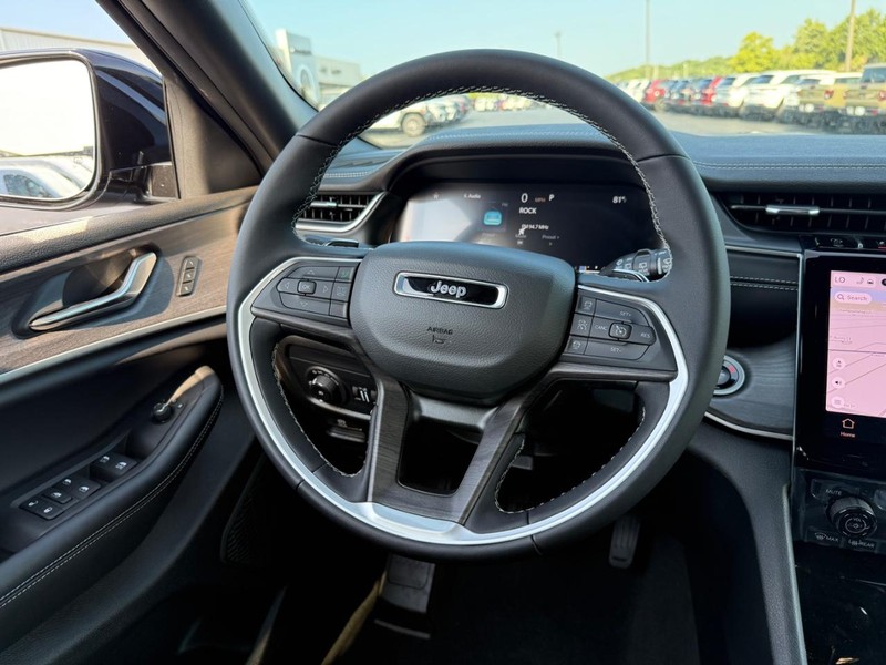 Jeep Grand Cherokee Vehicle Full-screen Gallery Image 8