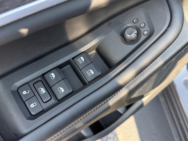 Jeep Grand Cherokee Vehicle Full-screen Gallery Image 10