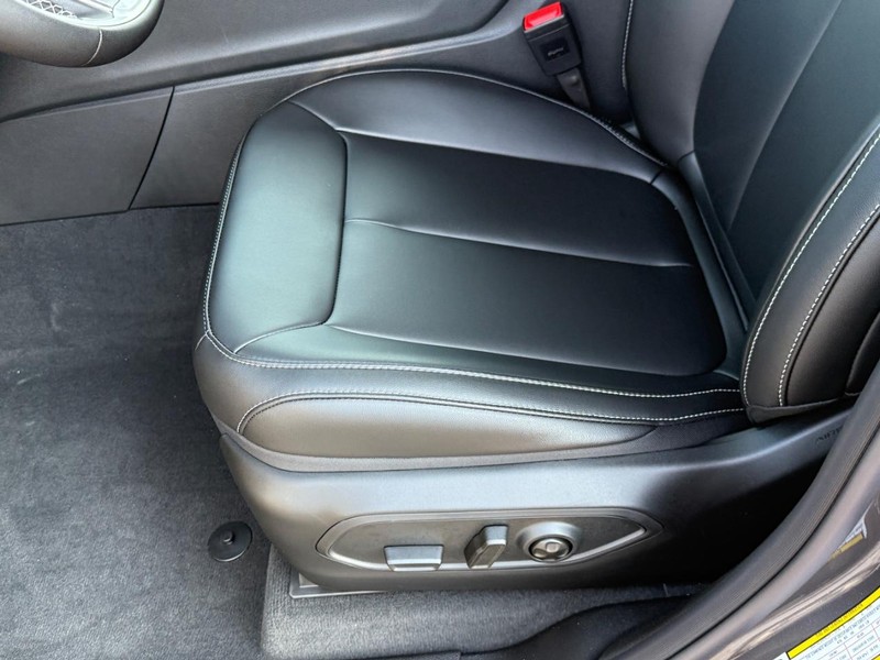 Jeep Grand Cherokee Vehicle Full-screen Gallery Image 12