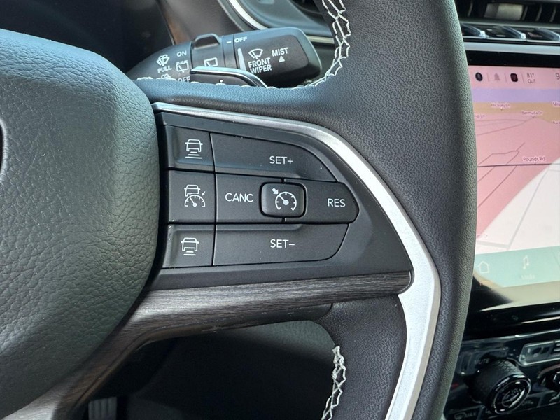 Jeep Grand Cherokee Vehicle Full-screen Gallery Image 14