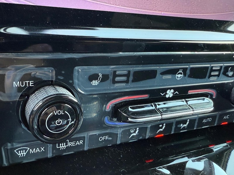 Jeep Grand Cherokee Vehicle Full-screen Gallery Image 17