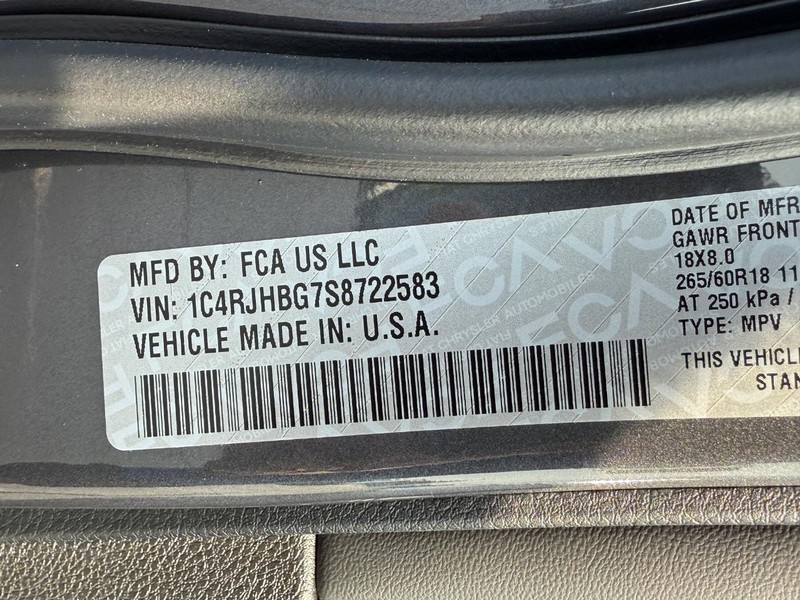 Jeep Grand Cherokee Vehicle Full-screen Gallery Image 18