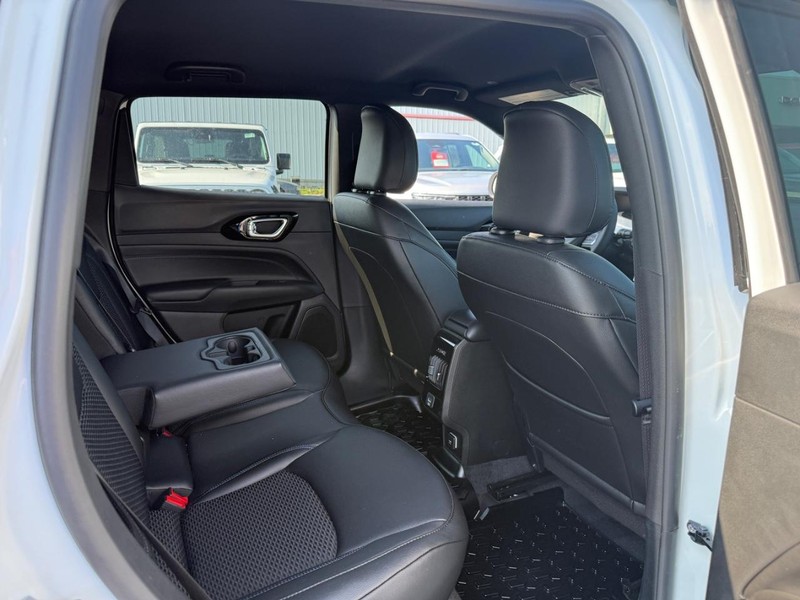 Jeep Compass Vehicle Full-screen Gallery Image 5